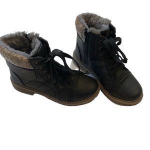 Kamik kid s boots, size 34 EU (2 US)